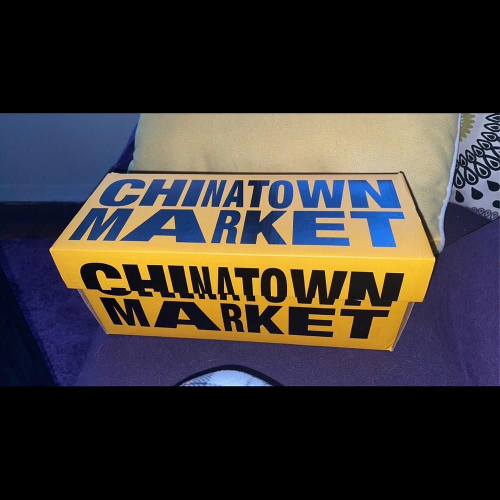 Chinatown Market size 8 Smiley face slides, NEVER WORN, too big for me
